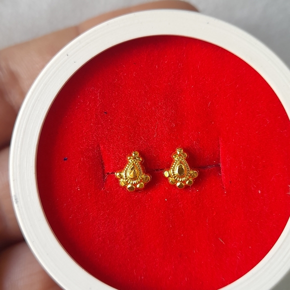 Beautiful combo 2pairs studs - Picture 6 of 16